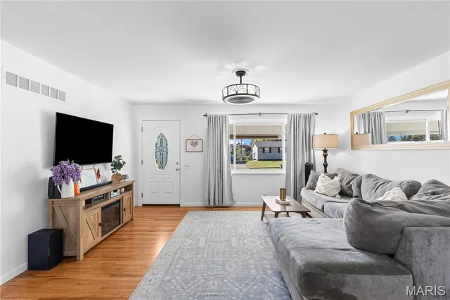 $194,000 | 1365 Yaqui Drive, Florissant, MO 63031