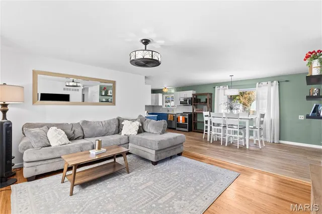 $194,000 | 1365 Yaqui Drive, Florissant, MO 63031