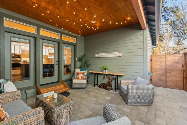 $995,000 | 347 East Jefferson Avenue, Sisters, OR 97759