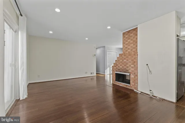 $2,800 | 5412 Nutting Drive, Springfield, VA 22151