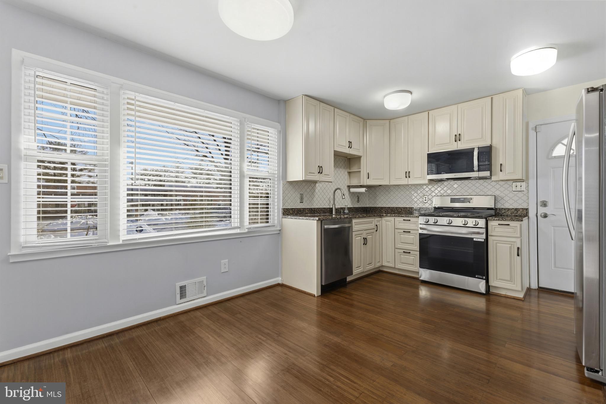 5412 Nutting Drive Springfield, VA 22151 - Photo 6 of 24 Granite Counters and stainless steel appliances