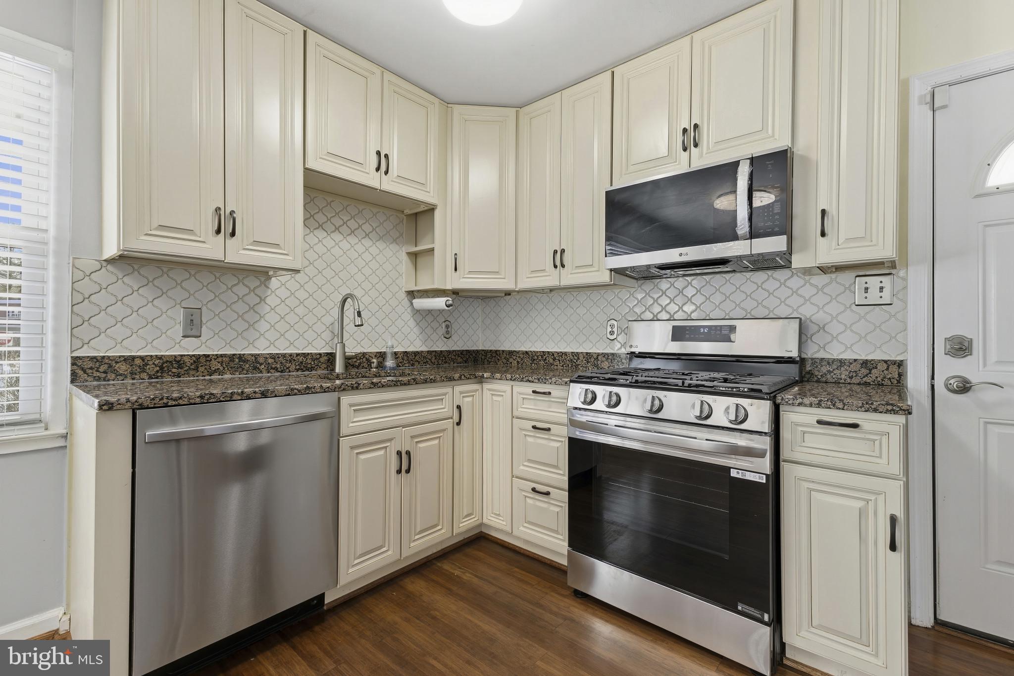 5412 Nutting Drive Springfield, VA 22151 - Photo 7 of 24 Oven and microwave both recently replaced!