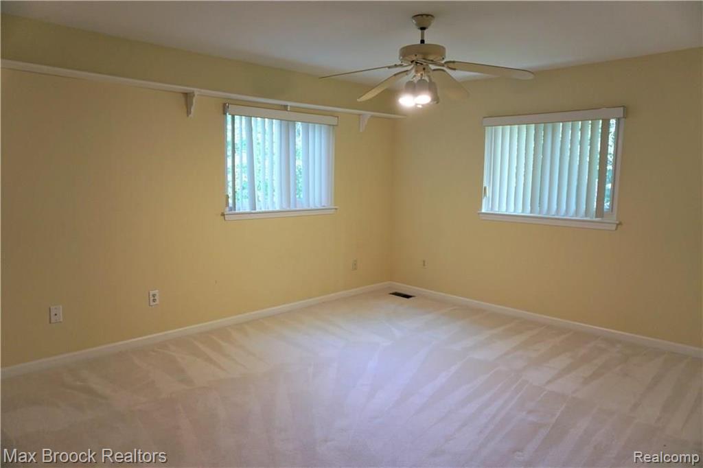 4077 Lincoln Road Bloomfield Hills, MI 48301 - Photo 23 of 30