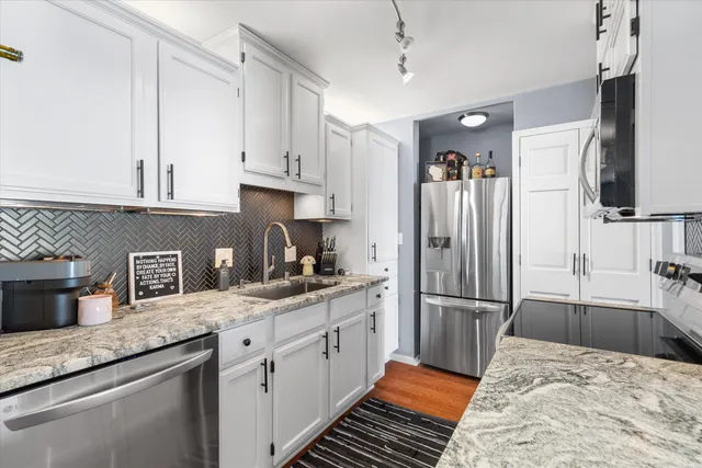 $189,900 | 360 Park Hill Drive, Unit C, Pewaukee, WI 53072