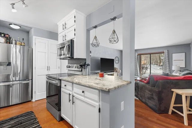 $189,900 | 360 Park Hill Drive, Unit C, Pewaukee, WI 53072