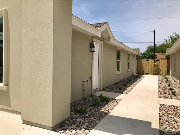 a view of a house with a backyard