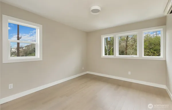 $6,000 | 4009 21st Avenue Southwest, Seattle, WA 98106