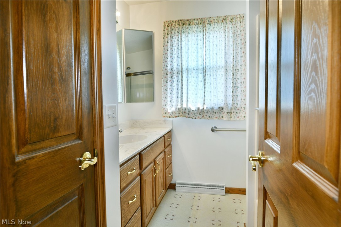 3391 Lyntz Townline Road Southwest Warren, OH 44481 - Photo 34 of 50 2nd Bathroom