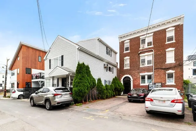 $2,600 | 6 Bedford Street, Unit 1R, Somerville, MA 02143