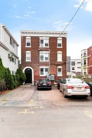 $2,600 | 6 Bedford Street, Unit 1R, Somerville, MA 02143