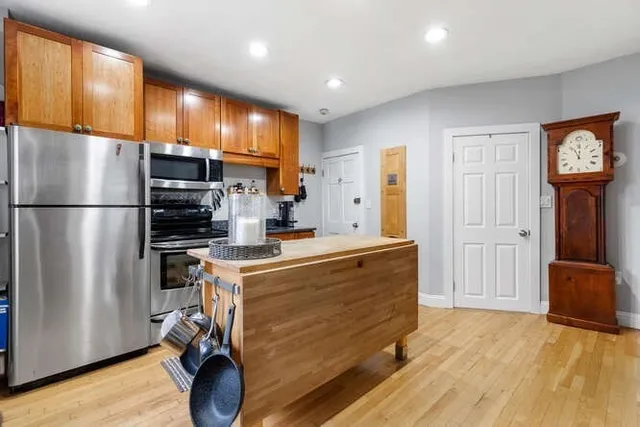 $2,600 | 6 Bedford Street, Unit 1R, Somerville, MA 02143