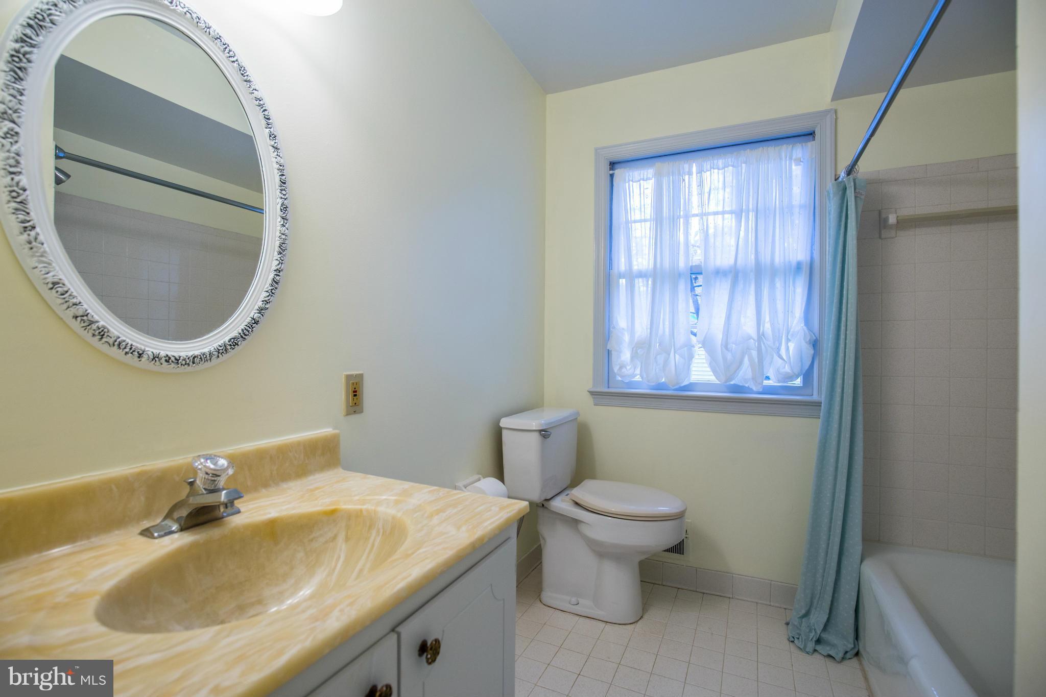 4220 Scotland Road Alexandria, VA 22309 - Photo 20 of 26 Bath
