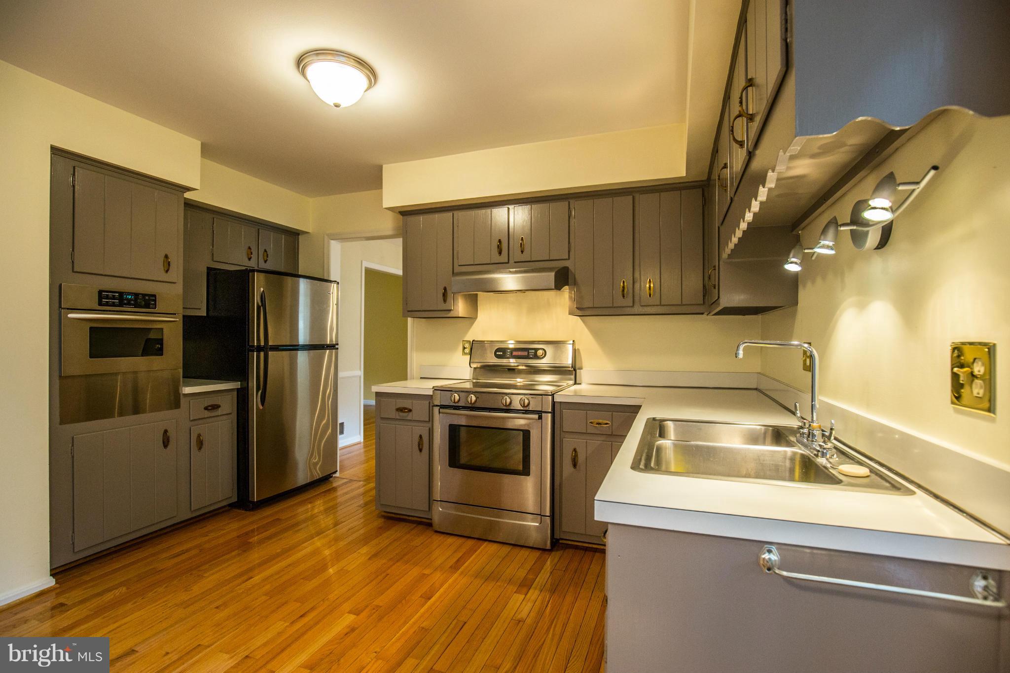 4220 Scotland Road Alexandria, VA 22309 - Photo 7 of 26 Kitchen
