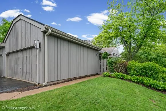 $296,900 | 1280 Oak Hill Road, Lake Barrington, IL 60010