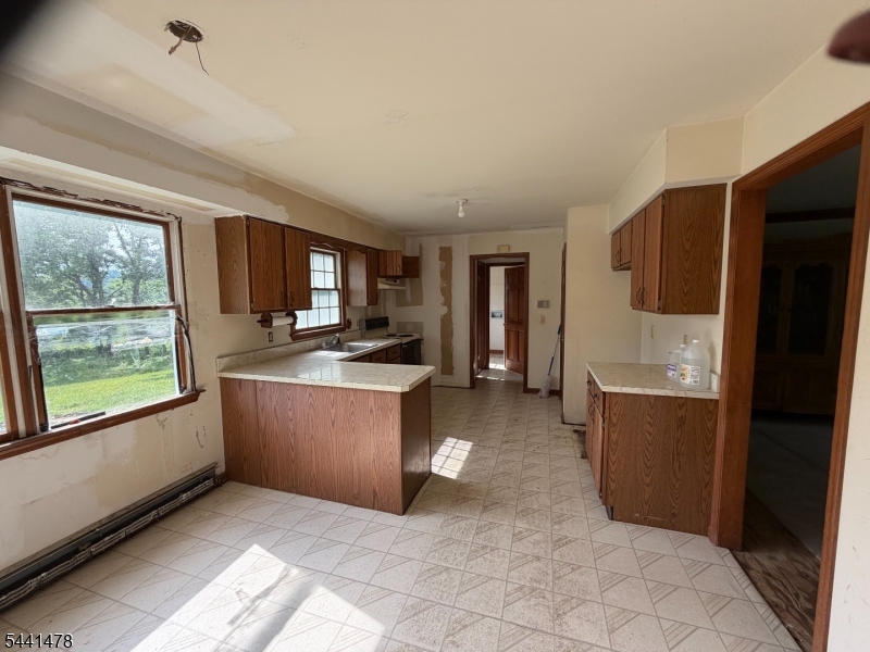 124 Perryville Road Pittstown, NJ 08867 - Photo 9 of 41