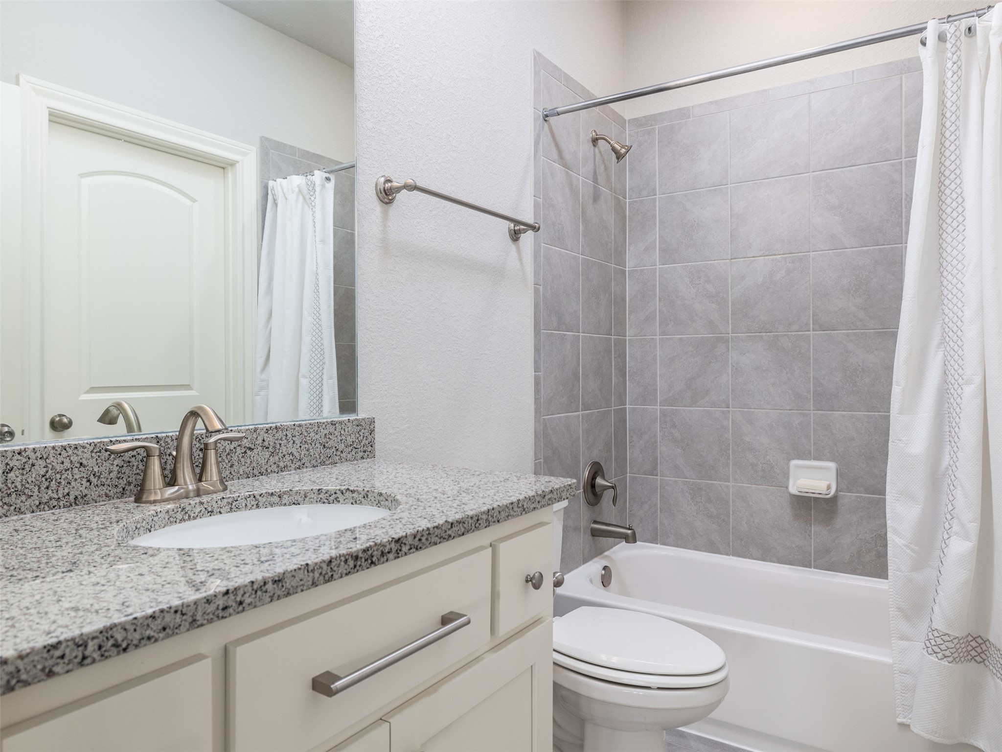 1329 Siena Sunset Road Leander, TX 78641 - Photo 30 of 40 Upstairs bathroom