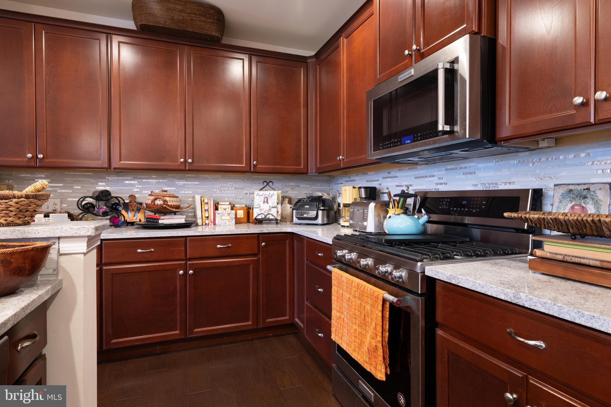 506 Carson Terrace Huntingdon Valley, PA 19006 - Photo 2 of 34 Gourmet Kitchen