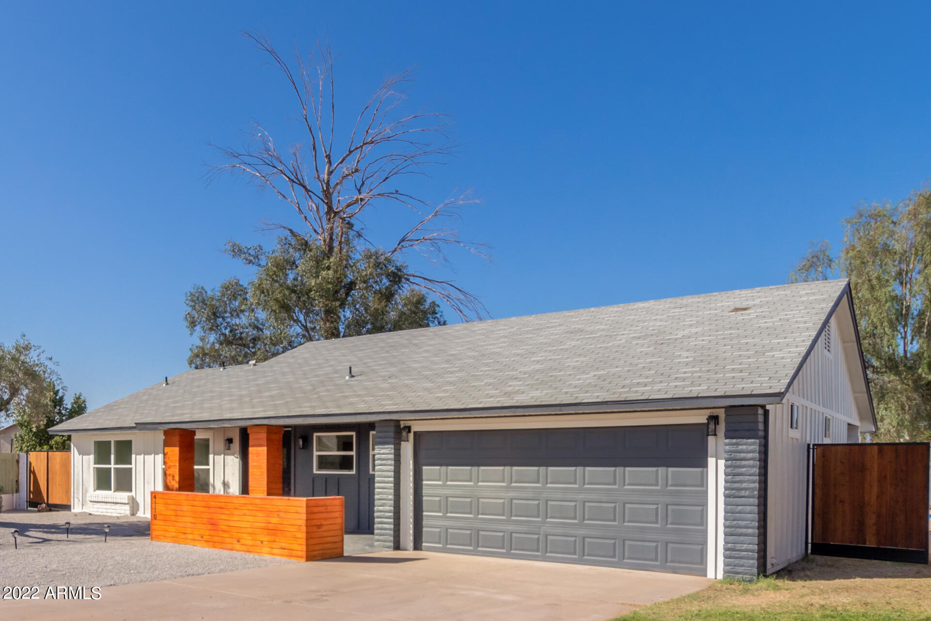 4110 East Vineyard Road Phoenix, AZ 85042 - Photo 6 of 31 a front view of house with yard