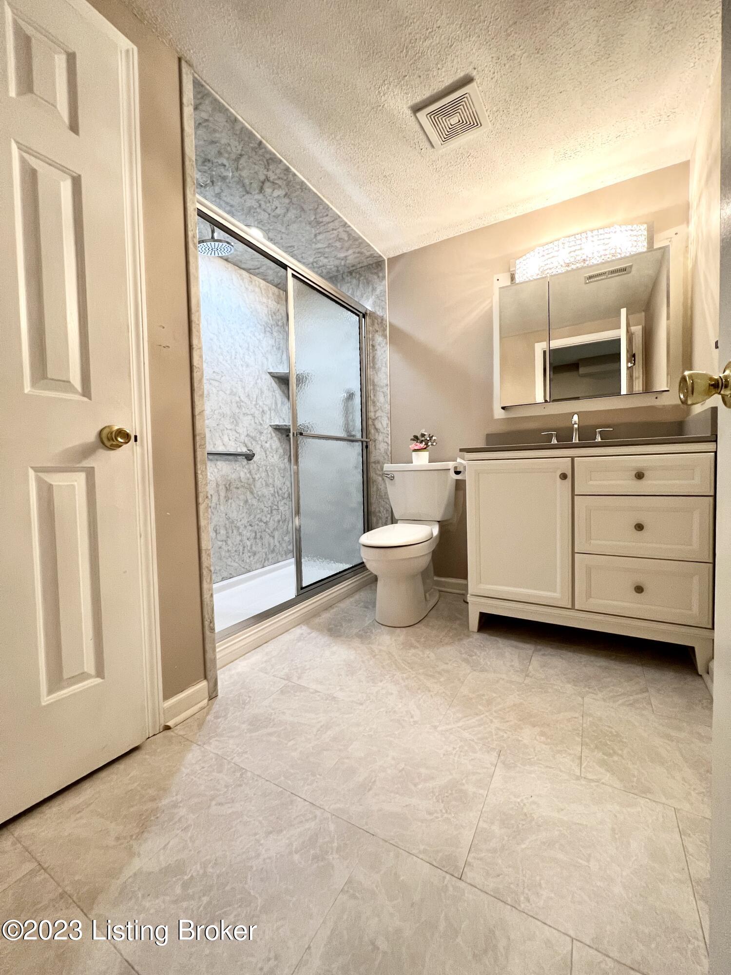 4604 Sandhill Road Louisville, KY 40219 - Photo 30 of 35 CEE5A7E4-74DD-406F-ACDD-93B2B85BAE23