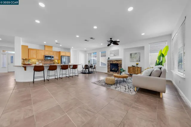 $450,000 | 900 Brookside Lane, Rio Vista, CA 94571