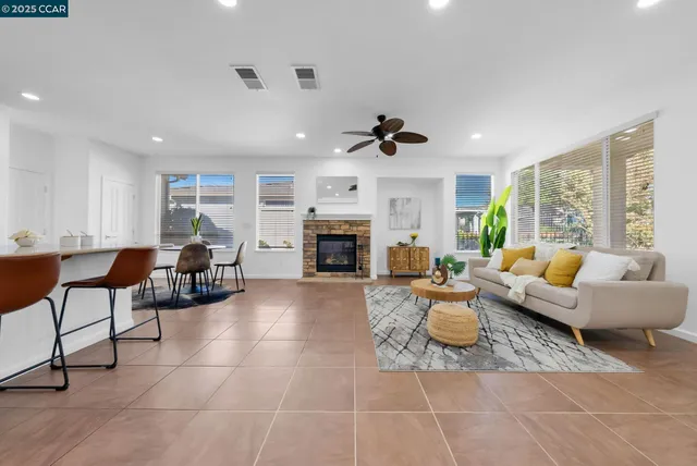 $450,000 | 900 Brookside Lane, Rio Vista, CA 94571