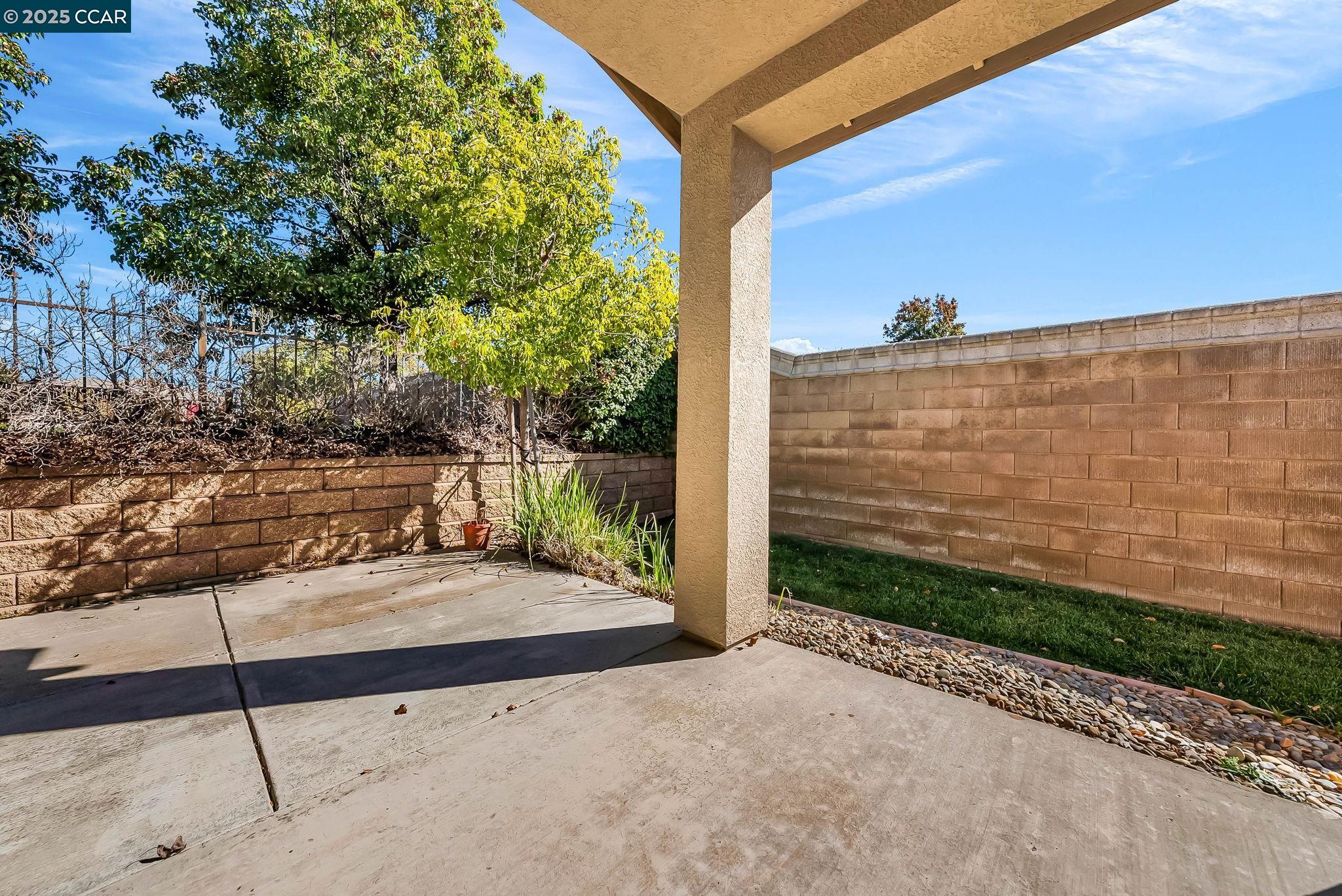 900 Brookside Lane Rio Vista, CA 94571 - Photo 48 of 60 a view of a backyard with pathway