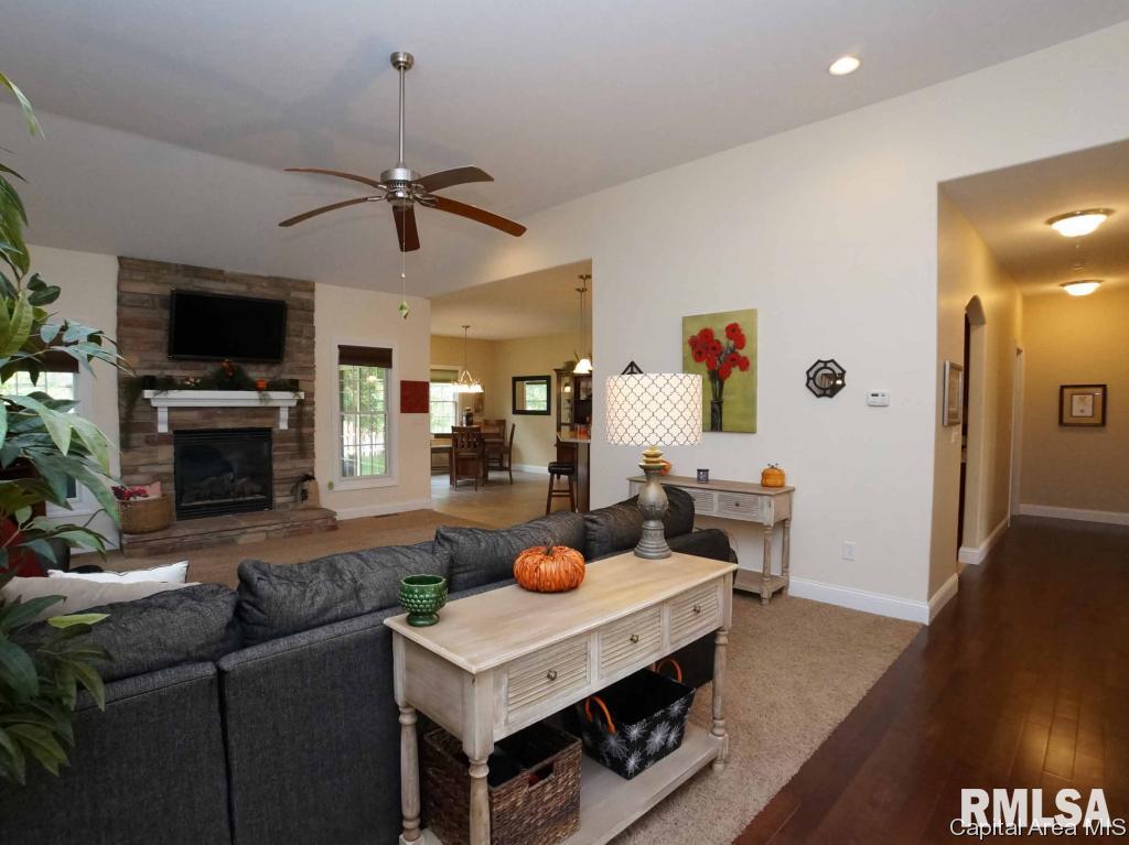 1817 Interlacken Road Springfield, IL 62704 - Photo 3 of 34