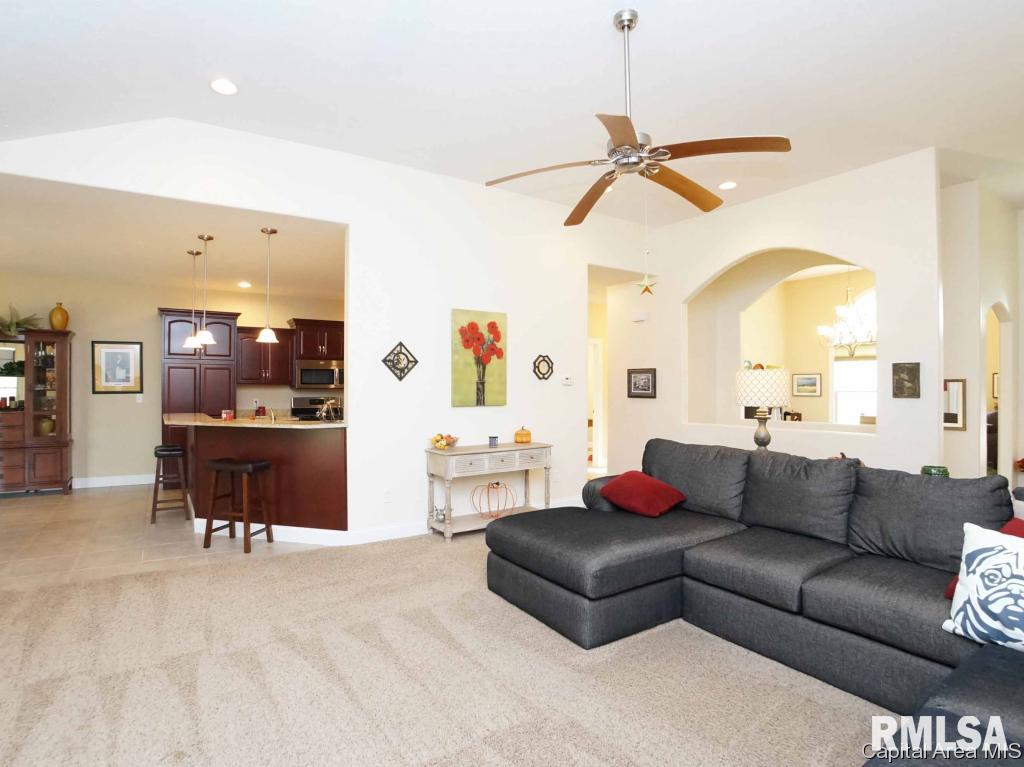 1817 Interlacken Road Springfield, IL 62704 - Photo 5 of 34