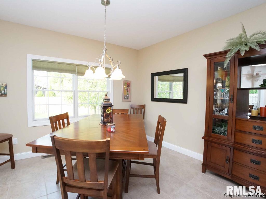 1817 Interlacken Road Springfield, IL 62704 - Photo 6 of 34