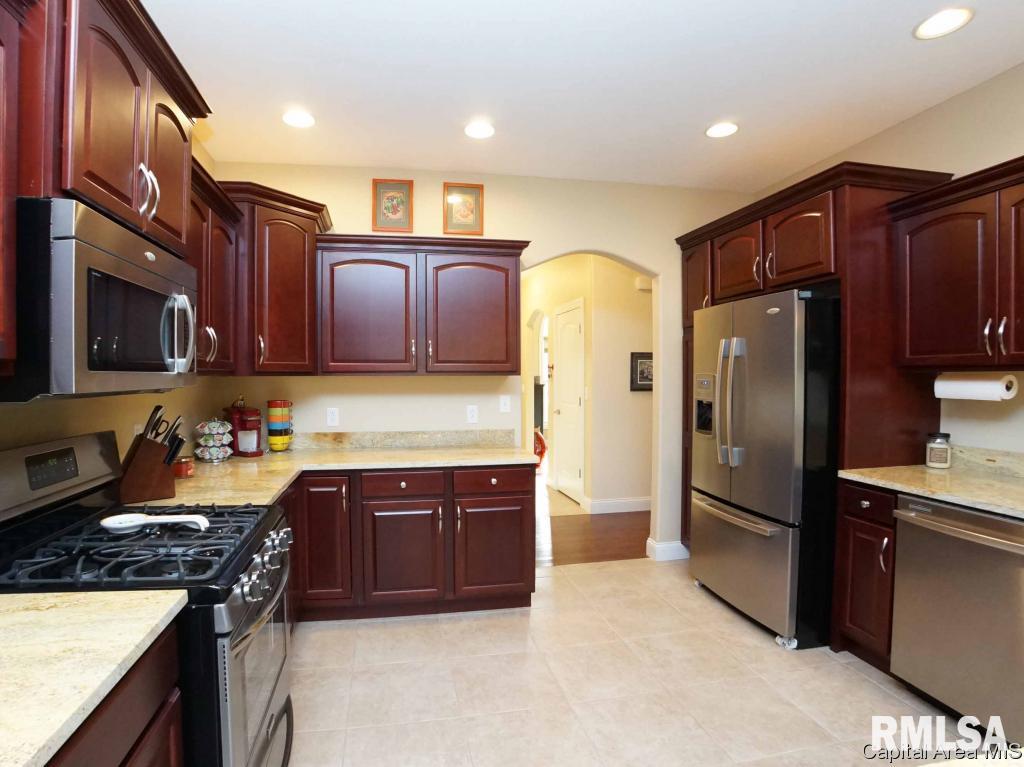 1817 Interlacken Road Springfield, IL 62704 - Photo 7 of 34