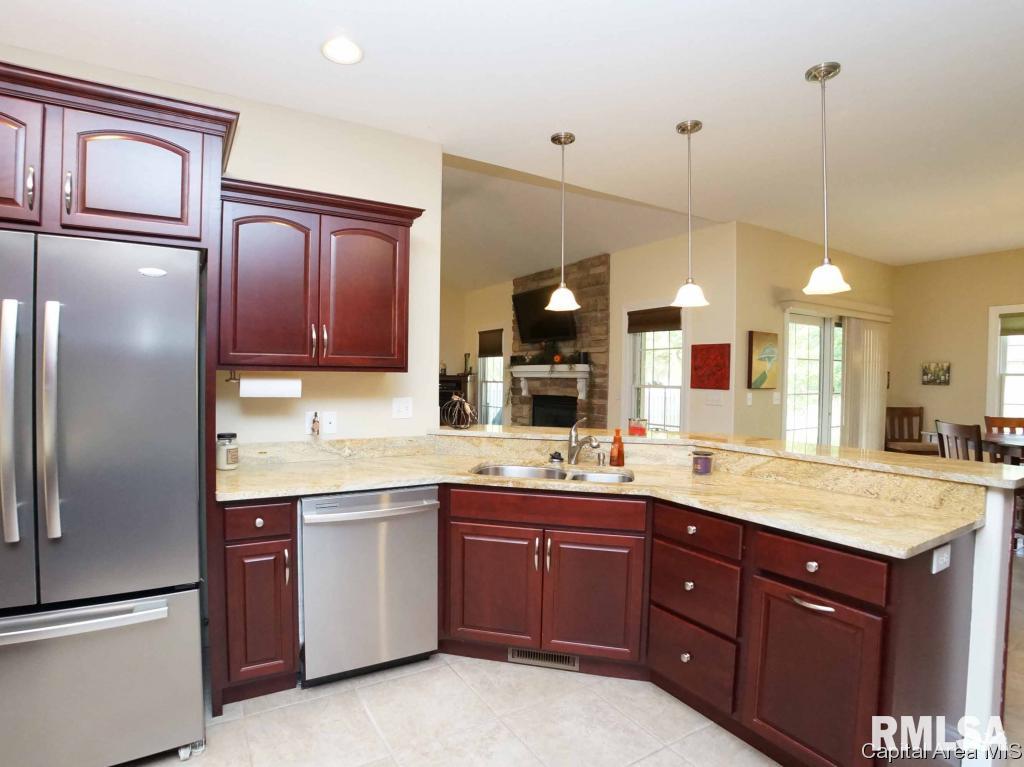 1817 Interlacken Road Springfield, IL 62704 - Photo 9 of 34