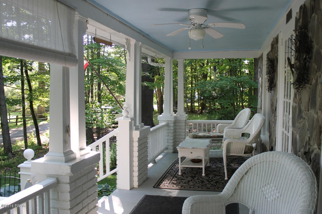 325 Rowe Street Hawley, PA 18428 - Photo 4 of 37