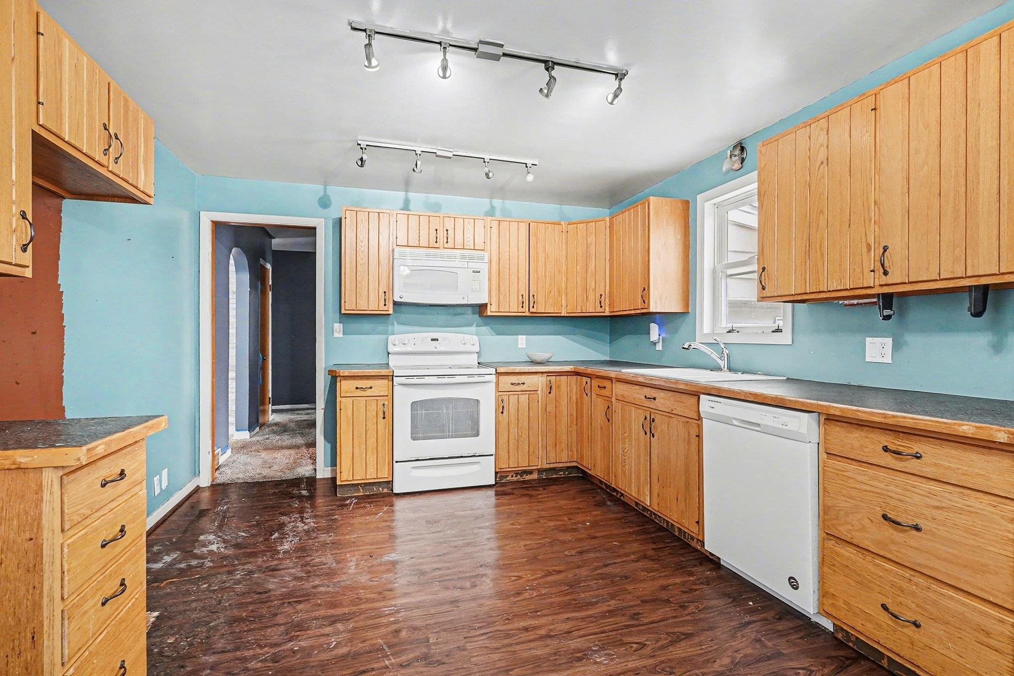 705 South Hampton Street Bay City, MI 48708 - Photo 10 of 26