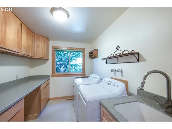 $729,900 | 1925 Sylvan Street, Eugene, OR 97403