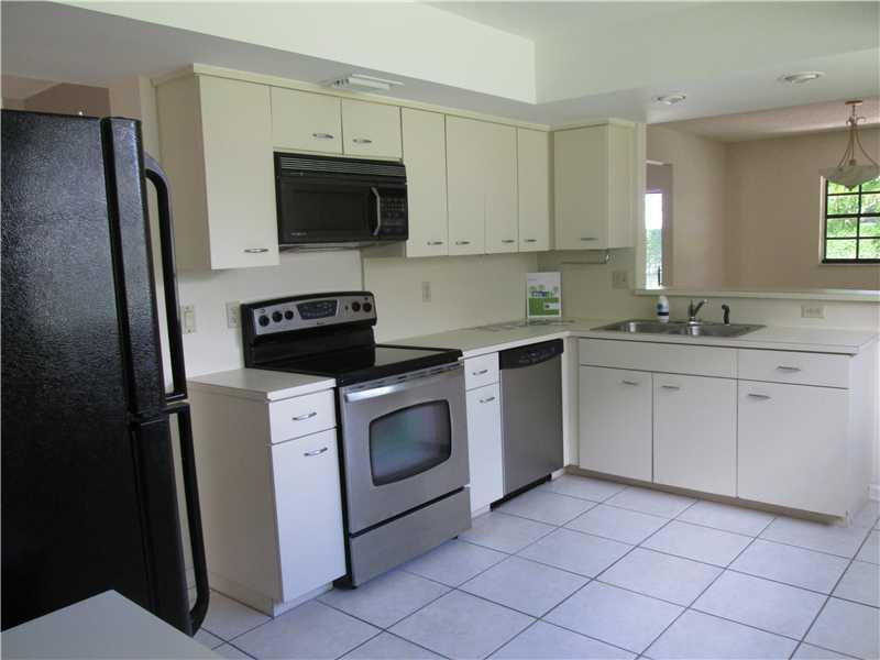 10398 Islander Drive Boca Raton, FL 33498 - Photo 2 of 10 Kitchen