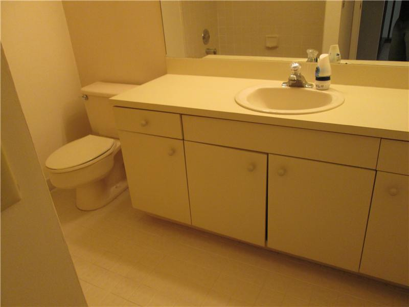 10398 Islander Drive Boca Raton, FL 33498 - Photo 9 of 10 Bathroom