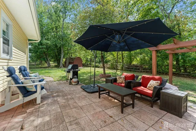 a view of a yard in front of house