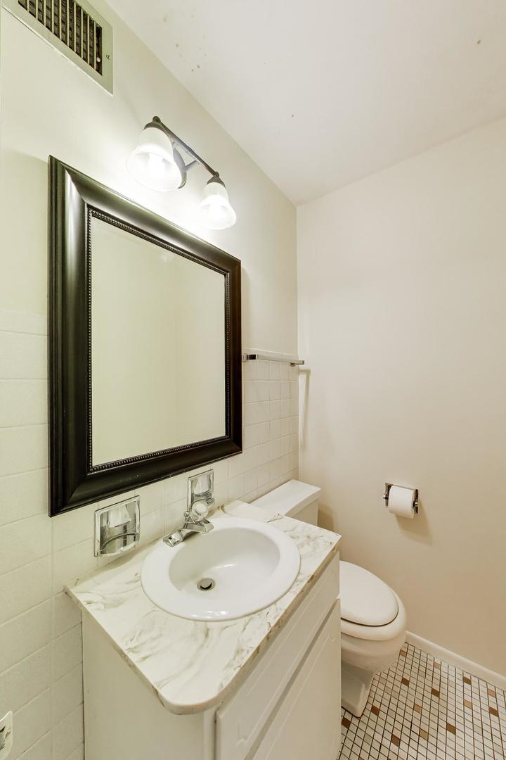 1567 Ridge Avenue, Unit 406 Evanston, IL 60201 - Photo 4 of 10