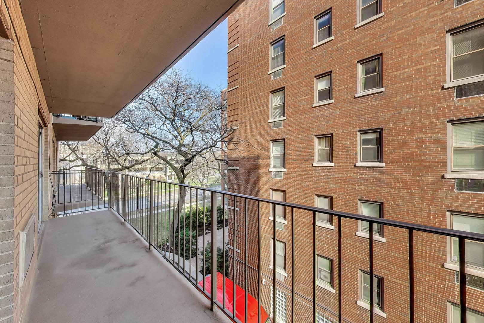 1567 Ridge Avenue, Unit 406 Evanston, IL 60201 - Photo 9 of 10