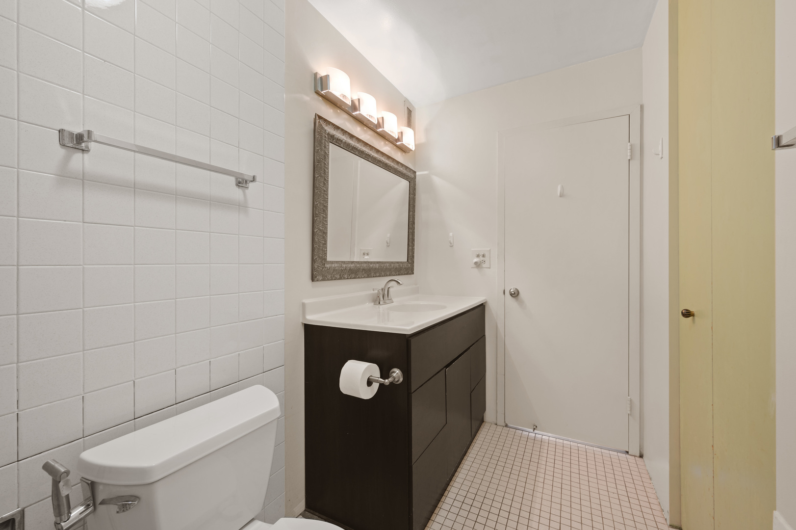 5855 North Sheridan Road, Unit 10G Chicago, IL 60660 - Photo 17 of 31 a bathroom with a sink a toilet and mirror