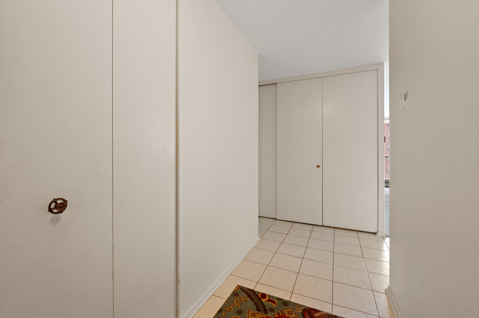 5855 North Sheridan Road, Unit 10G Chicago, IL 60660 - Photo 20 of 31 a view of an empty room