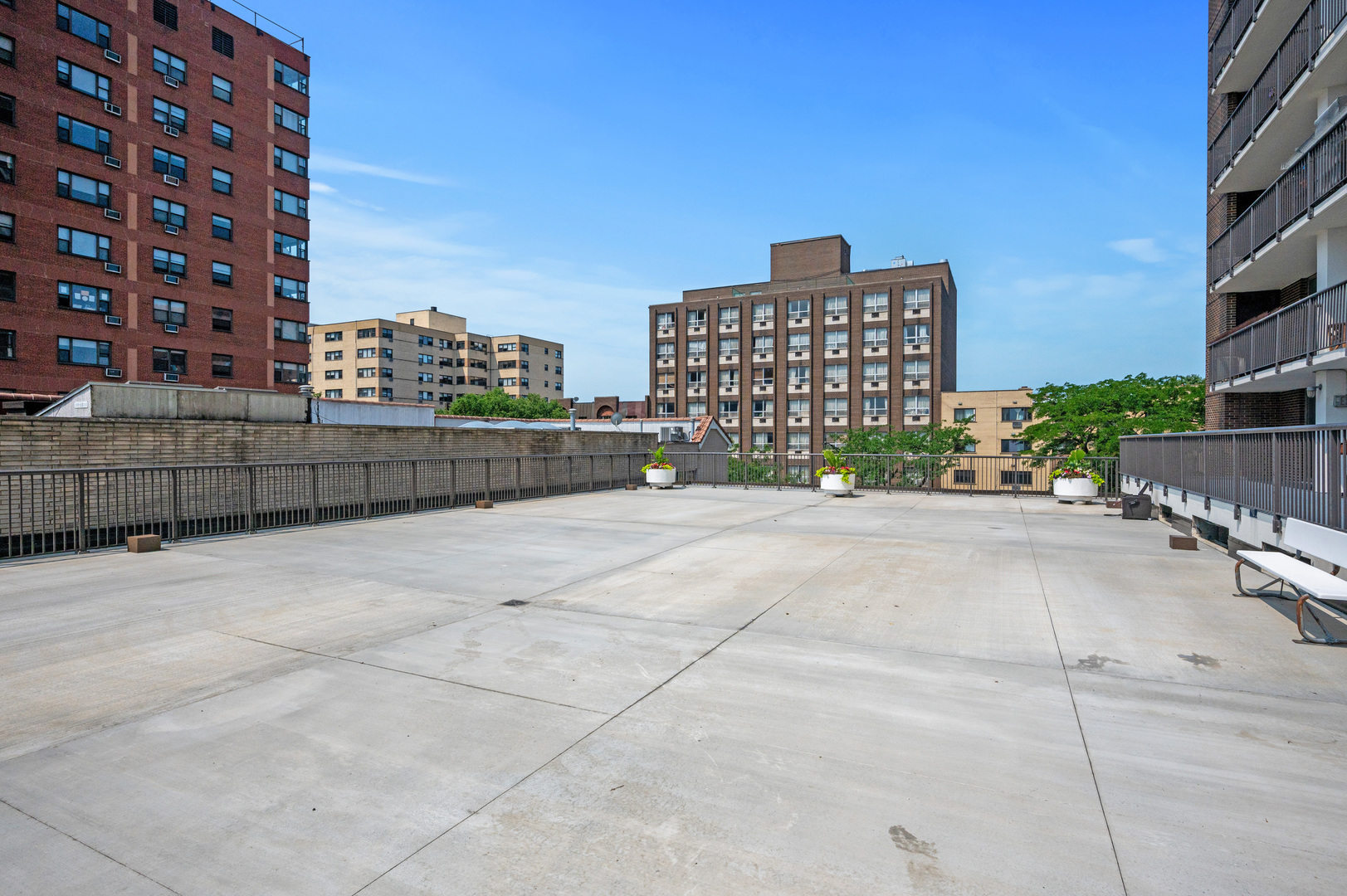 5855 North Sheridan Road, Unit 10G Chicago, IL 60660 - Photo 26 of 31 a view of terrace with city view