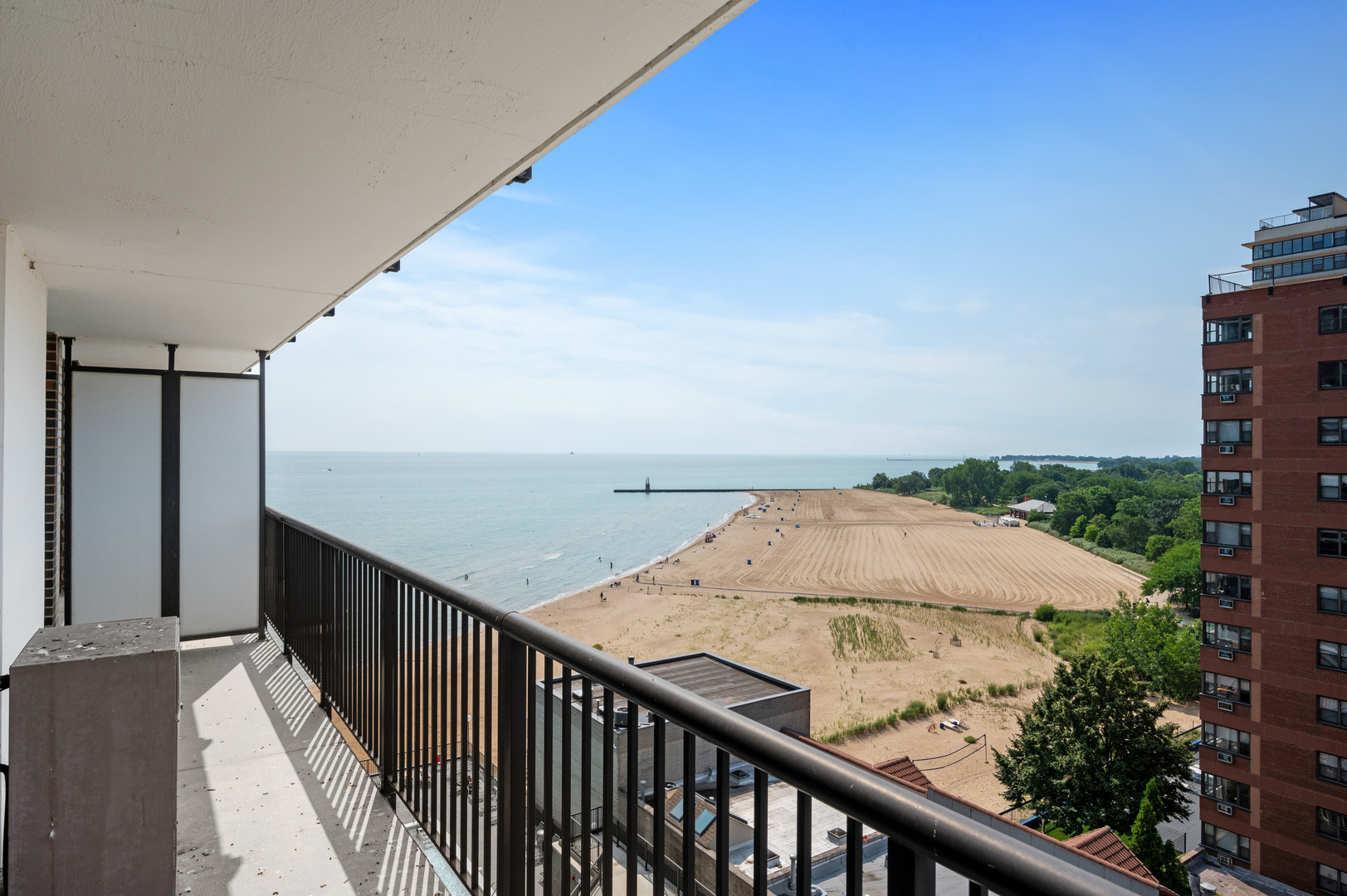5855 North Sheridan Road, Unit 10G Chicago, IL 60660 - Photo 6 of 31 a view of a balcony with staircase