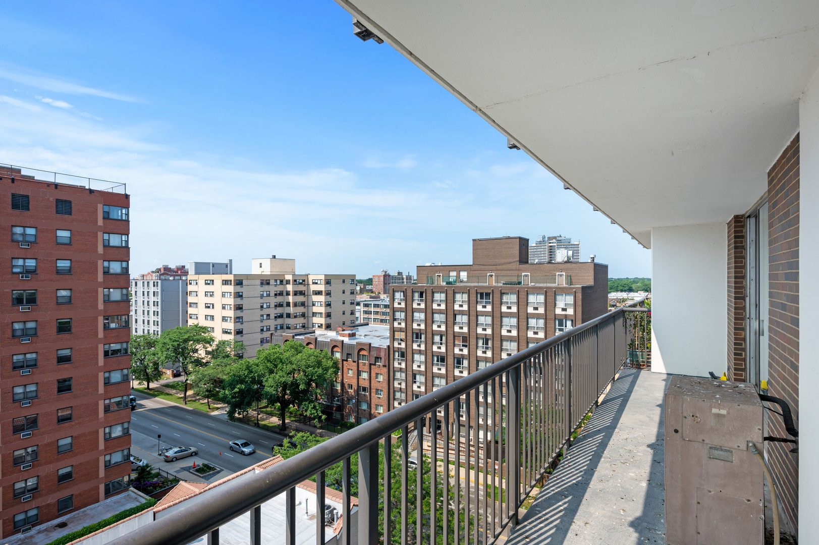 5855 North Sheridan Road, Unit 10G Chicago, IL 60660 - Photo 8 of 31 a view of balcony with city view