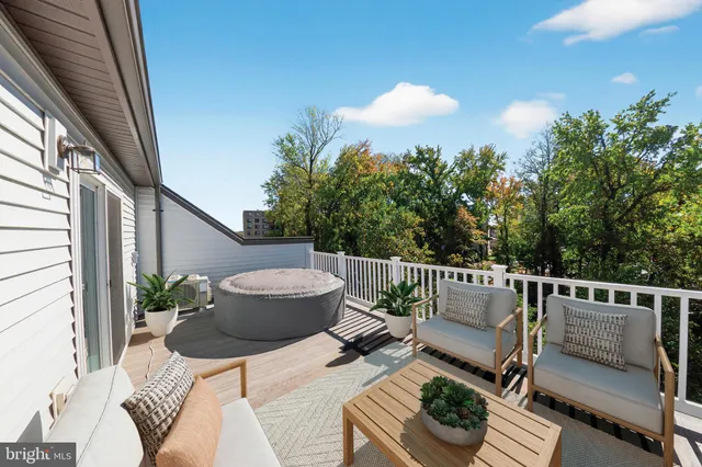 a view of an outdoor space