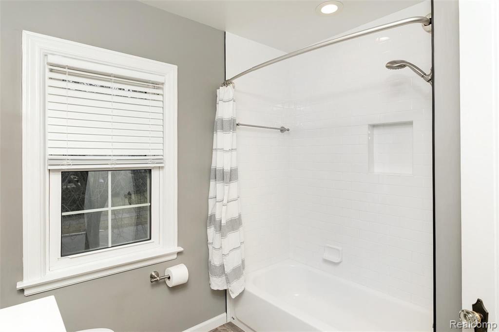 377 McMillan Road Grosse Pointe Farms, MI 48236 - Photo 28 of 38