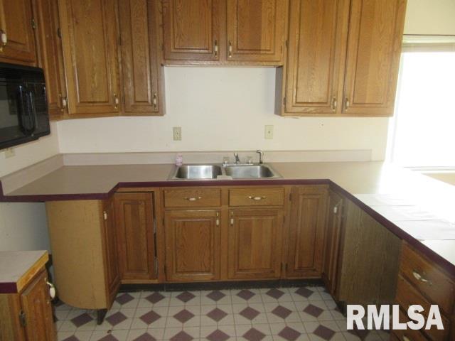 1606 Springdale Drive Clinton, IA 52732 - Photo 4 of 27 Gallery Image 4
