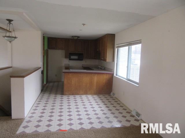 1606 Springdale Drive Clinton, IA 52732 - Photo 10 of 27 Gallery Image 10