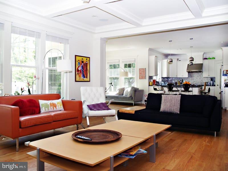 604 Kingsley Road Southwest Vienna, VA 22180 - Photo 4 of 44