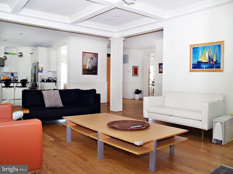 604 Kingsley Road Southwest Vienna, VA 22180 - Photo 5 of 44